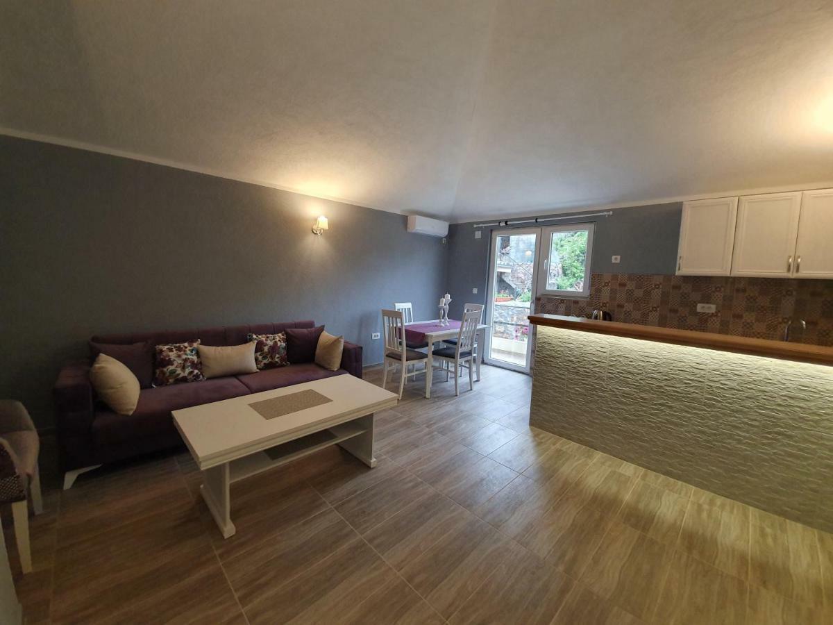Apartments Kingfisher Вирпазар Екстериор снимка